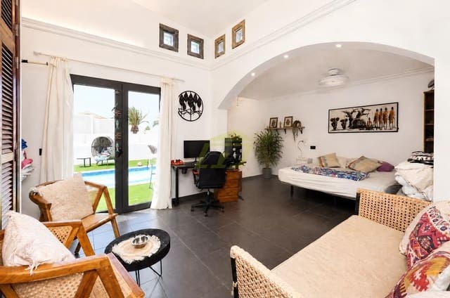 6 slaapkamer Villa te koop in Playa Blanca, Yaiza met zwembad - € 640.000 (Ref: 10061191)