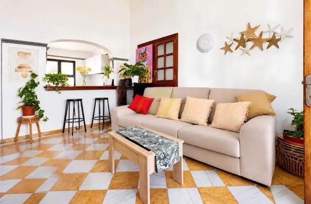 6 slaapkamer Villa te koop in Playa Blanca, Yaiza met zwembad - € 640.000 (Ref: 10061191)