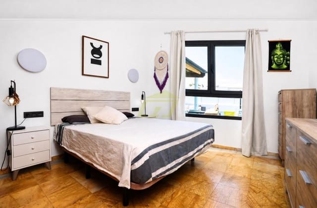 6 slaapkamer Villa te koop in Playa Blanca, Yaiza met zwembad - € 640.000 (Ref: 10061191)