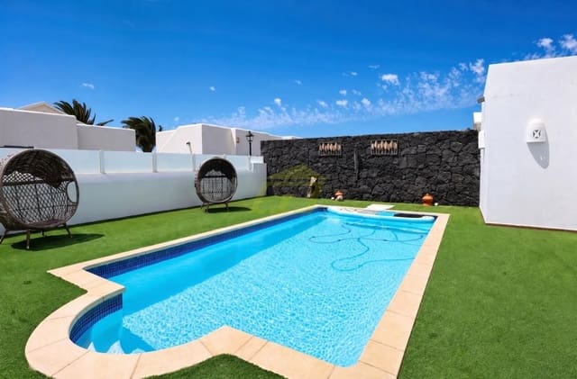 6 slaapkamer Villa te koop in Playa Blanca, Yaiza met zwembad - € 640.000 (Ref: 10061191)