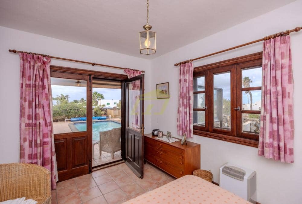 4 sovrum Villa till salu i Las Brenas med pool - 695 000 € (Ref: 10101801)