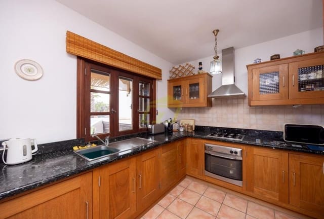 4 sovrum Villa till salu i Las Brenas, Yaiza med pool - 695 000 € (Ref: 10101801)