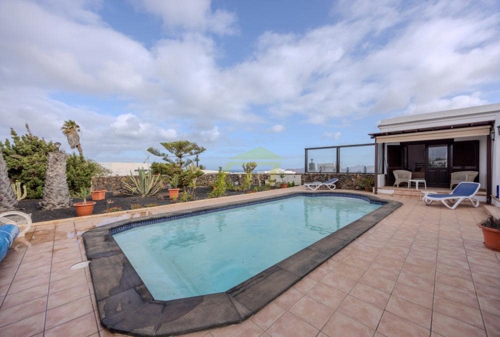 4 sovrum Villa till salu i Las Brenas med pool - 695 000 € (Ref: 10101801)