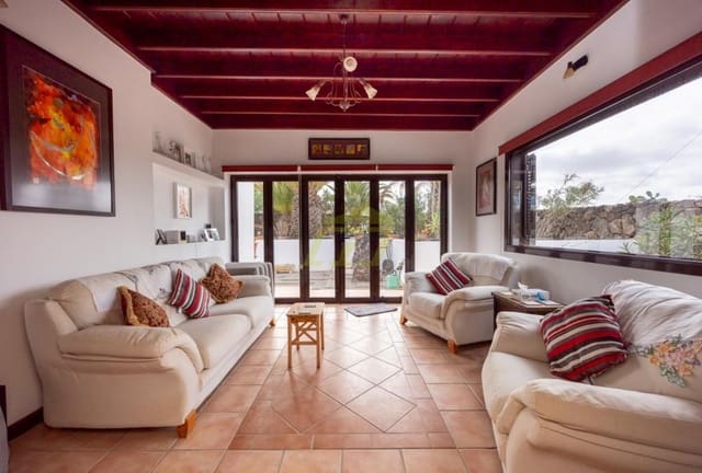 4 sovrum Villa till salu i Las Brenas, Yaiza med pool - 695 000 € (Ref: 10101801)