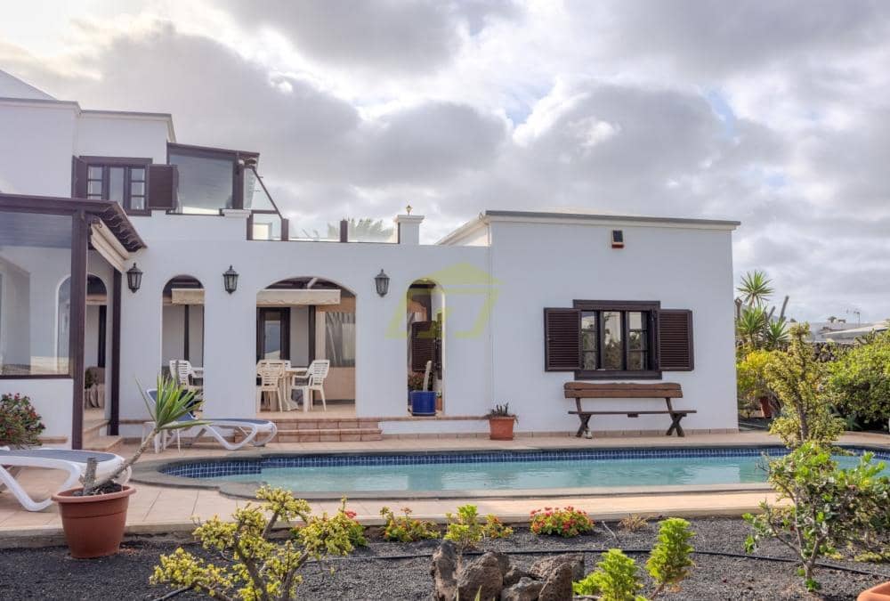 4 sovrum Villa till salu i Las Brenas med pool - 695 000 € (Ref: 10101801)