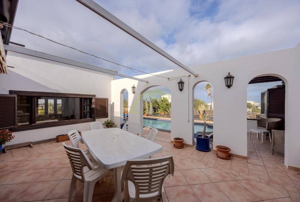 4 sovrum Villa till salu i Las Brenas med pool - 695 000 € (Ref: 10101801)