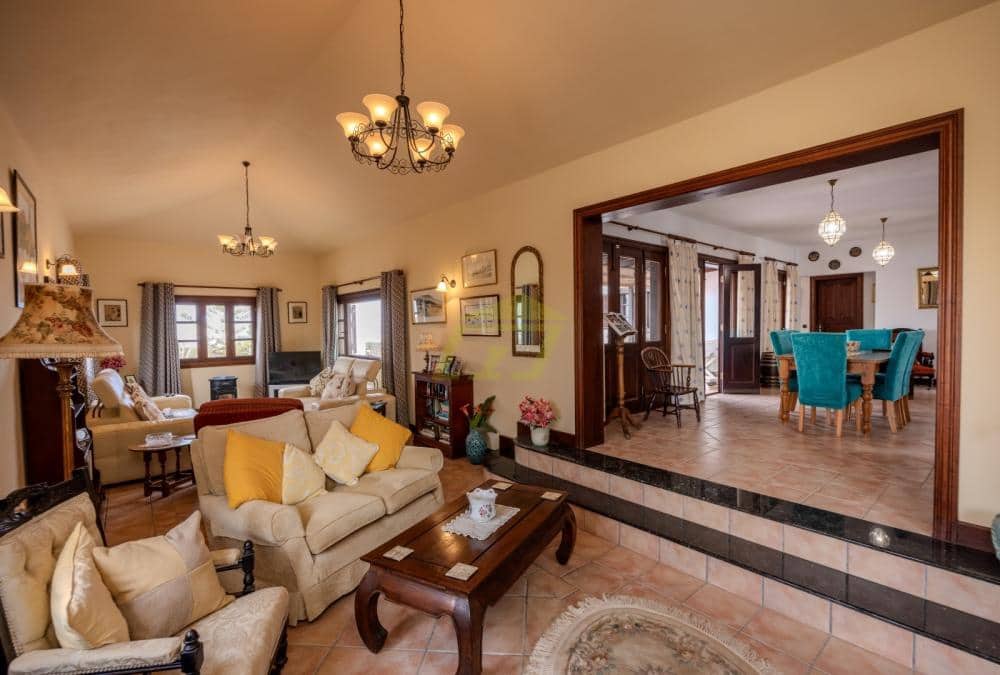 4 sovrum Villa till salu i Las Brenas med pool - 695 000 € (Ref: 10101801)