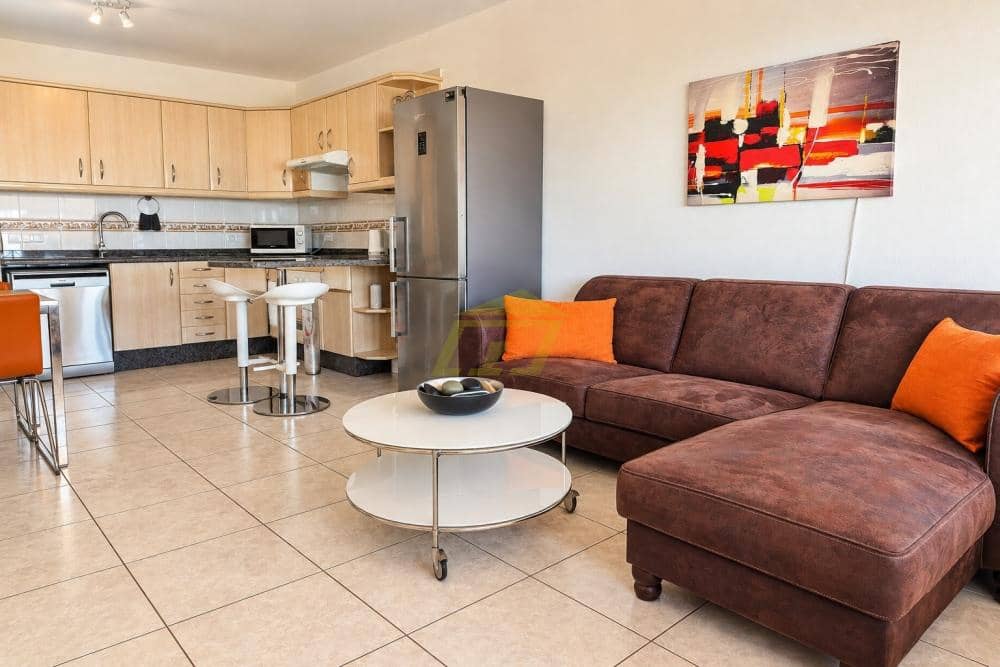Apartamento de 2 habitaciones en Puerto del Carmen en venta con piscina - 350.000 € (Ref: 10123370)