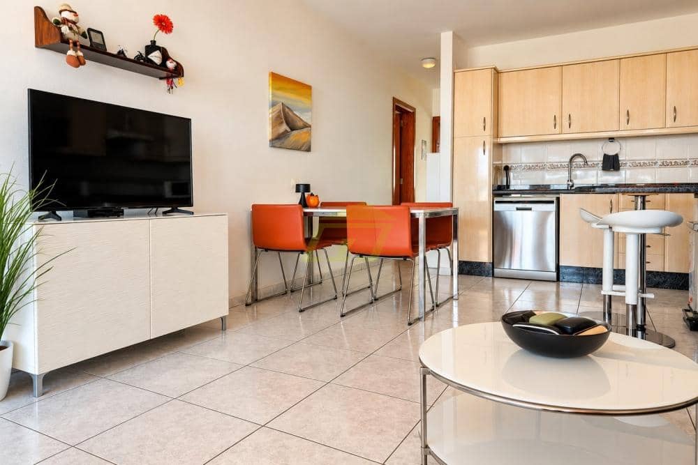 Apartamento de 2 habitaciones en Puerto del Carmen en venta con piscina - 350.000 € (Ref: 10123370)