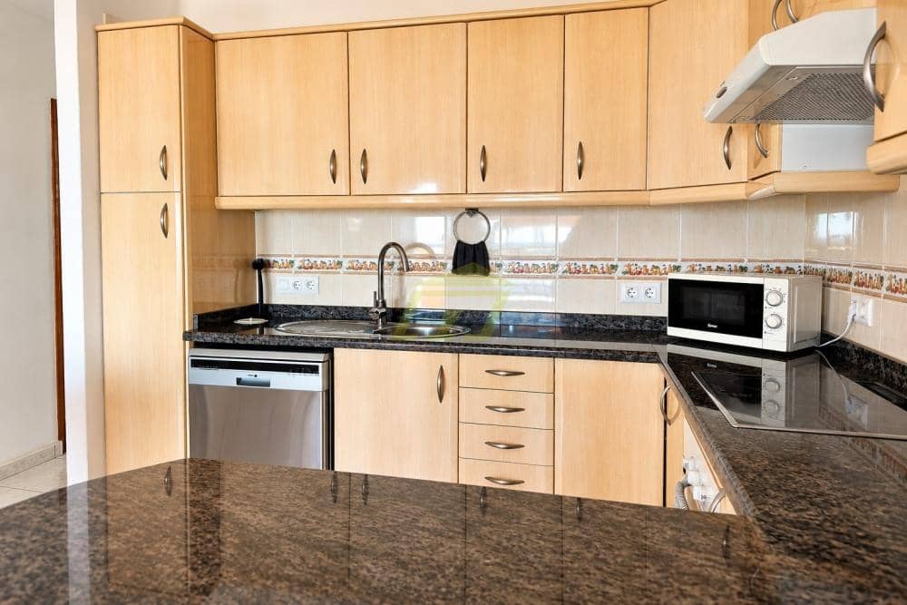 Apartamento de 2 habitaciones en Puerto del Carmen en venta con piscina - 350.000 € (Ref: 10123370)