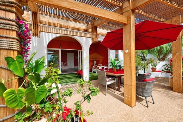 4 camera da letto Villa in vendita in Tías con piscina - 1.200.000 € (Rif: 10131109)