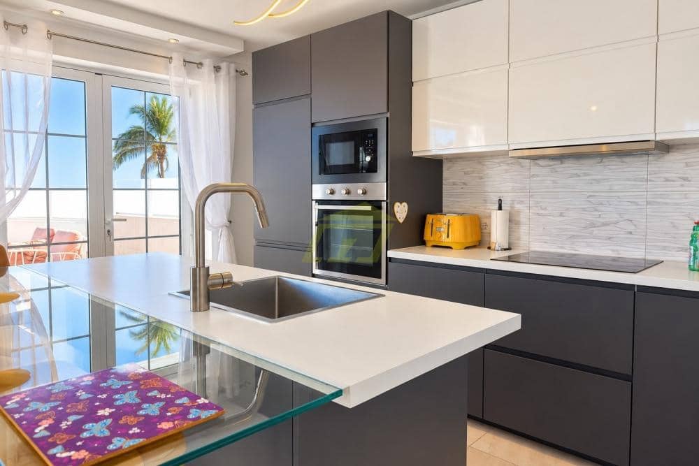 5 makuuhuone Huvila myytävänä paikassa Puerto del Carmen mukana uima-altaan - 879 000 € (Ref: 10139072)