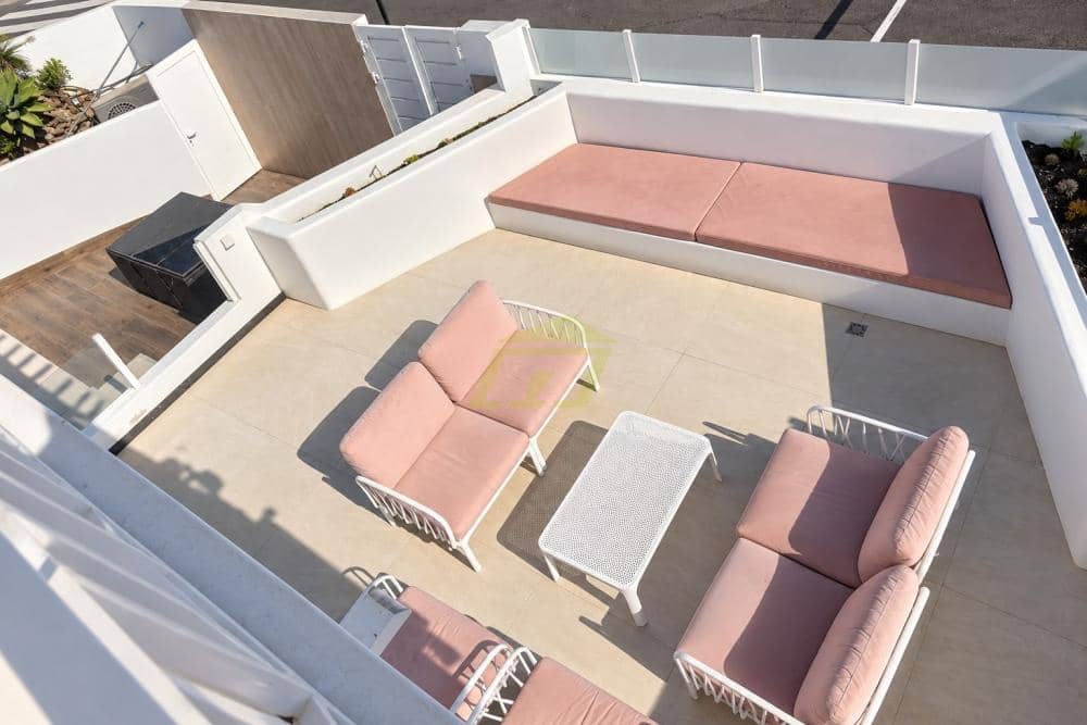 5 makuuhuone Huvila myytävänä paikassa Puerto del Carmen mukana uima-altaan - 879 000 € (Ref: 10139072)