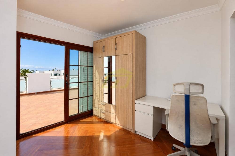 4 quarto Moradia para venda em Puerto Calero com piscina garagem - 895 000 € (Ref: 10141623)
