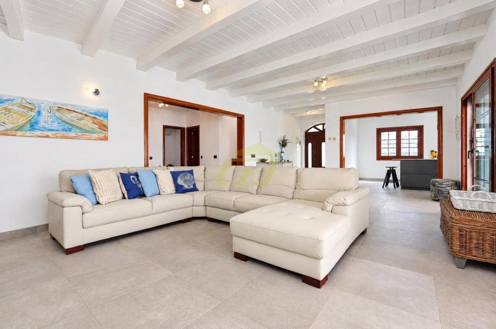 4 quarto Moradia para venda em Puerto Calero com piscina garagem - 895 000 € (Ref: 10141623)