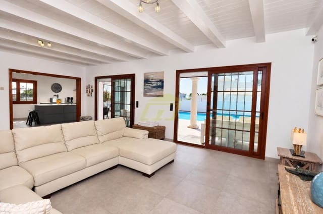 4 quarto Moradia para venda em Puerto Calero, Yaiza com piscina garagem - 895 000 € (Ref: 10141623)