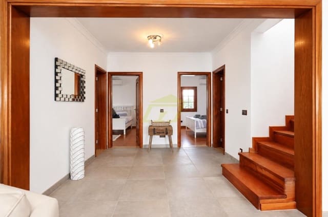 4 quarto Moradia para venda em Puerto Calero, Yaiza com piscina garagem - 895 000 € (Ref: 10141623)