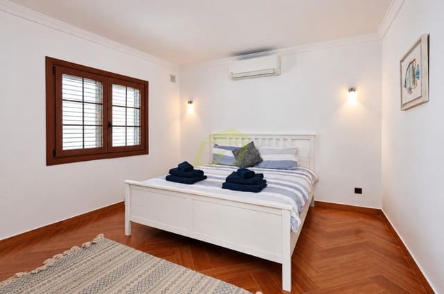 4 quarto Moradia para venda em Puerto Calero, Yaiza com piscina garagem - 895 000 € (Ref: 10141623)