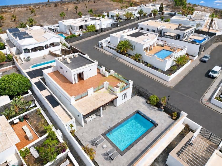 4 quarto Moradia para venda em Puerto Calero com piscina garagem - 895 000 € (Ref: 10141623)