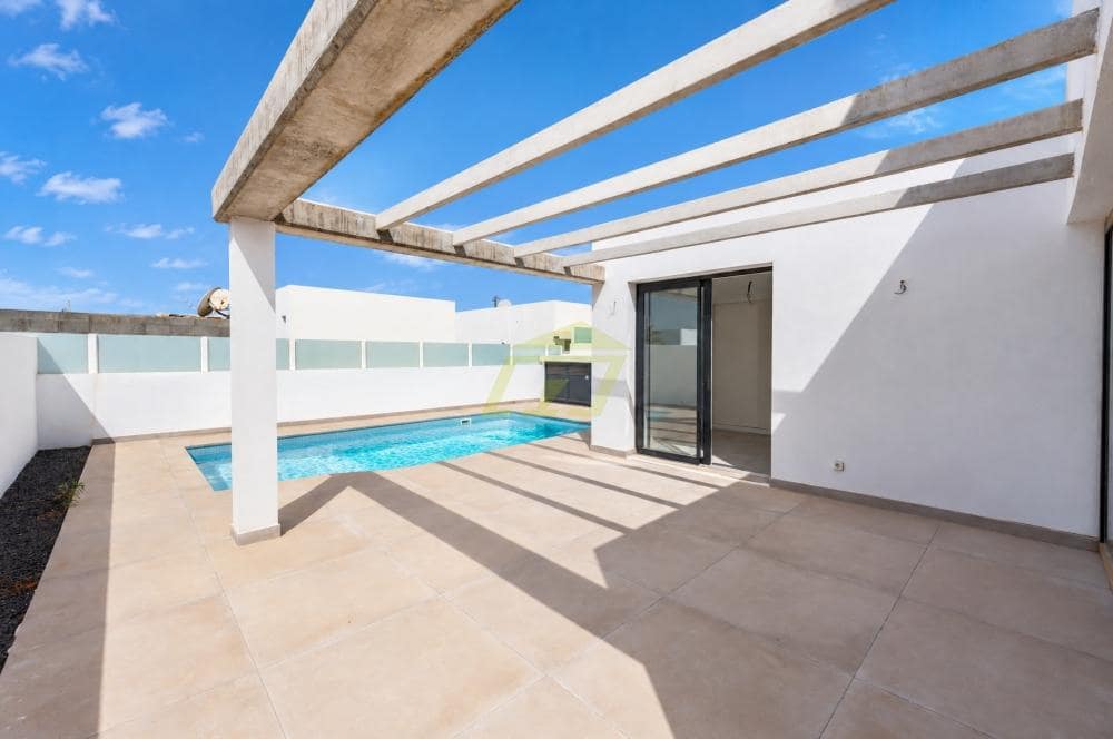 3 soveværelse Villa til salg i Playa Blanca med swimmingpool garage - € 499.000 (Ref: 10148270)