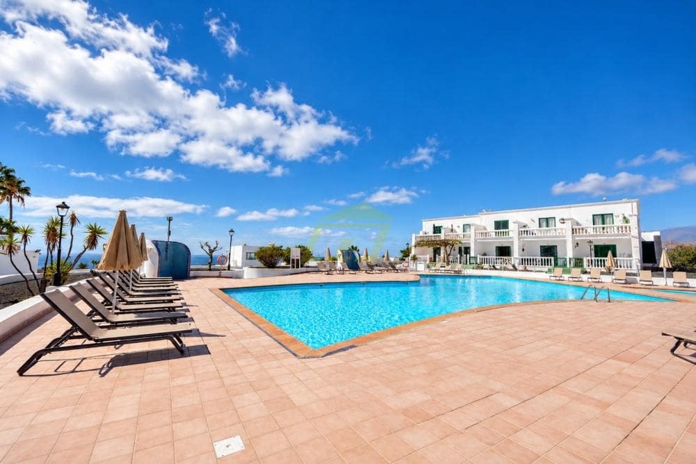 1 bedroom Apartment for sale in Puerto del Carmen with pool - € 229,000 (Ref: 10148272)