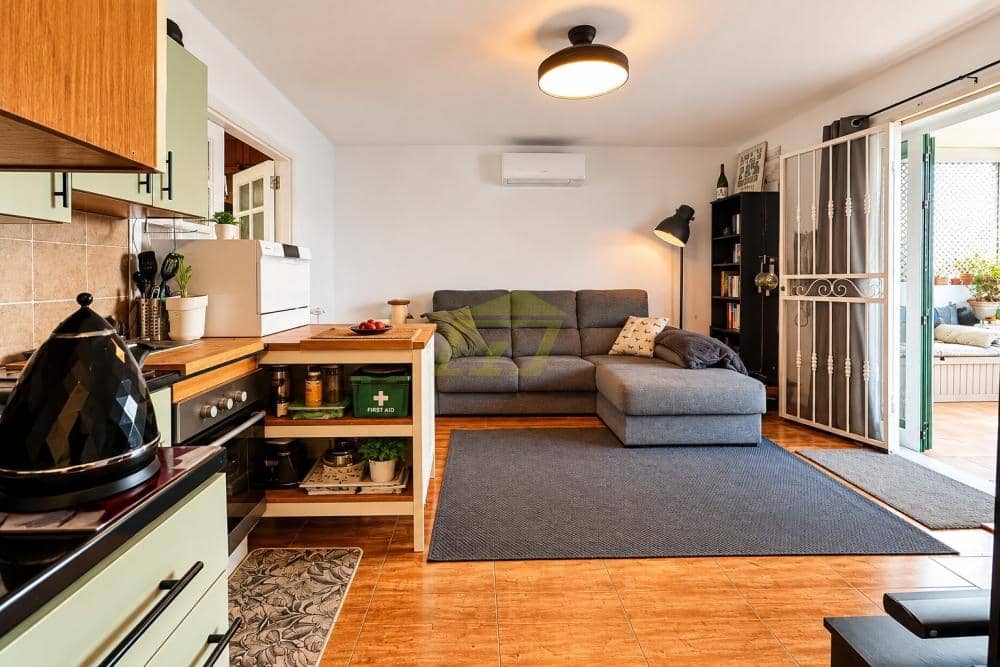 1 bedroom Apartment for sale in Puerto del Carmen with pool - € 229,000 (Ref: 10148272)