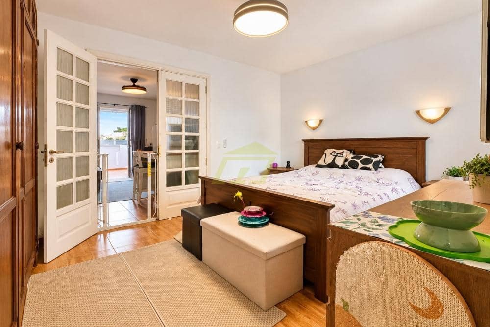 1 bedroom Apartment for sale in Puerto del Carmen with pool - € 229,000 (Ref: 10148272)