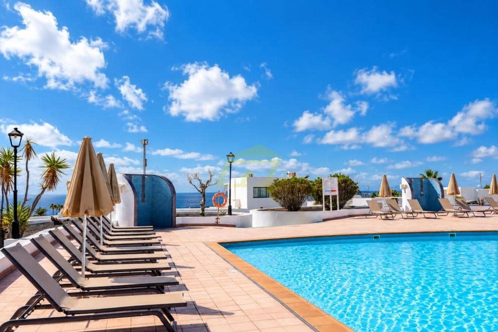 1 bedroom Apartment for sale in Puerto del Carmen with pool - € 229,000 (Ref: 10148272)