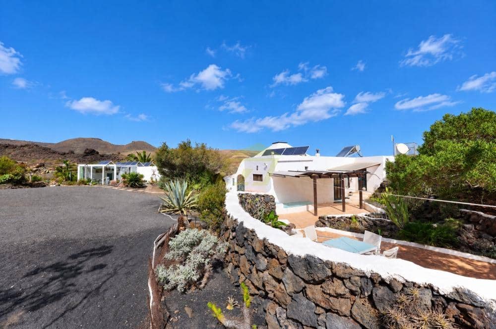 4 soverom Villa til salgs i Orzola - € 585 000 (Ref: 10154548)