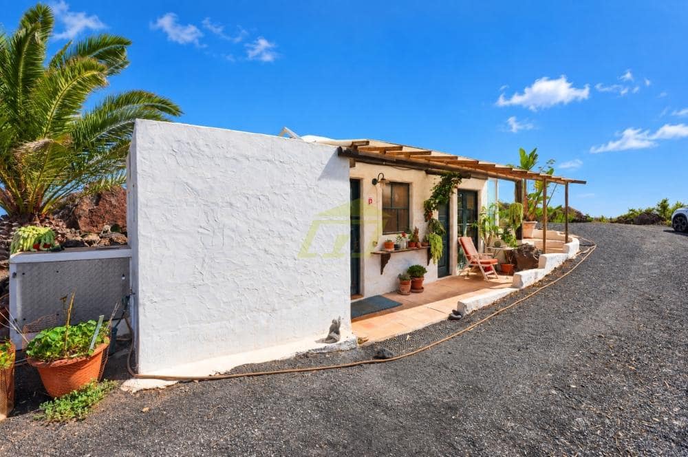 4 soverom Villa til salgs i Orzola - € 585 000 (Ref: 10154548)