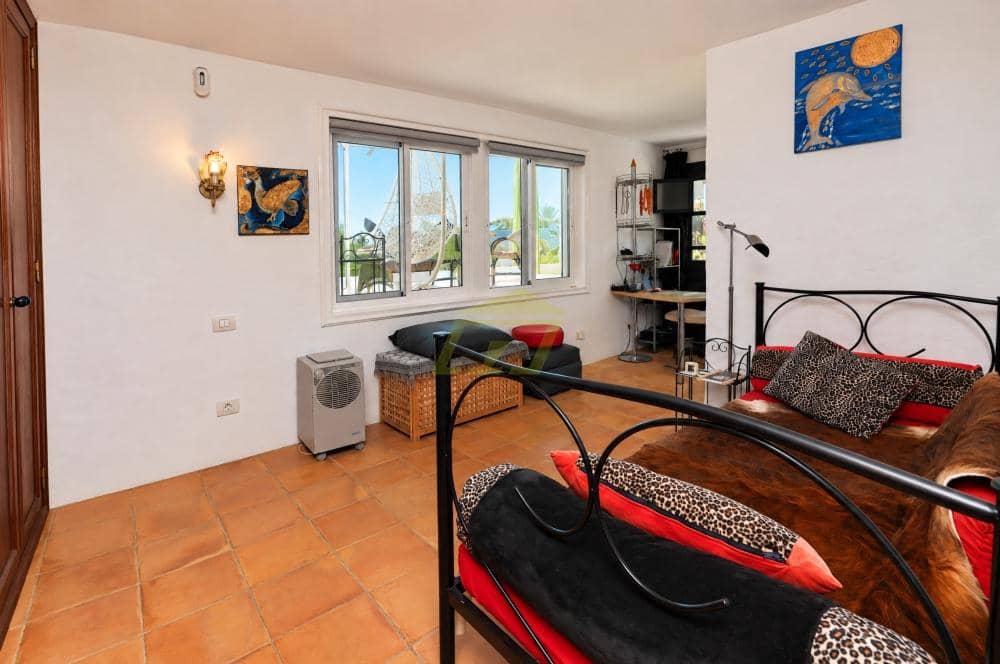 4 bedroom Villa for sale in Orzola - € 585,000 (Ref: 10154548)