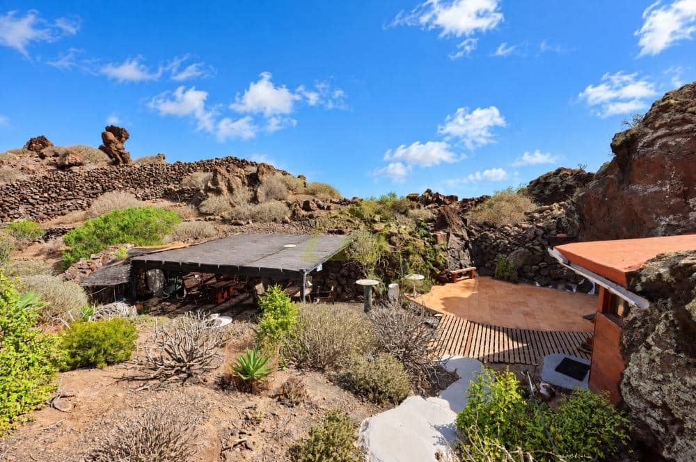 4 bedroom Villa for sale in Orzola - € 585,000 (Ref: 10154548)