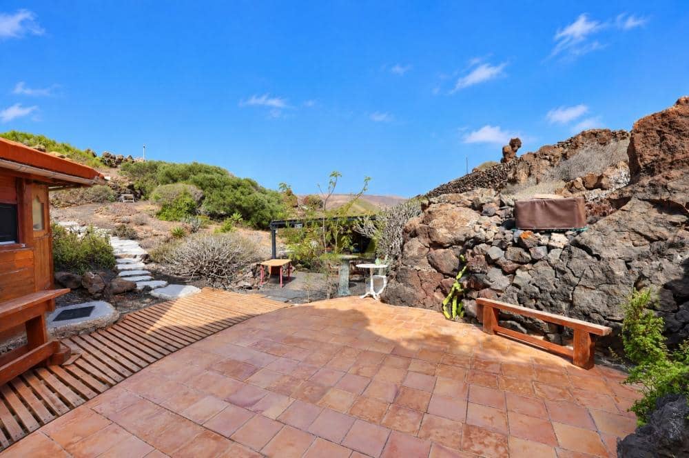4 bedroom Villa for sale in Orzola - € 585,000 (Ref: 10154548)