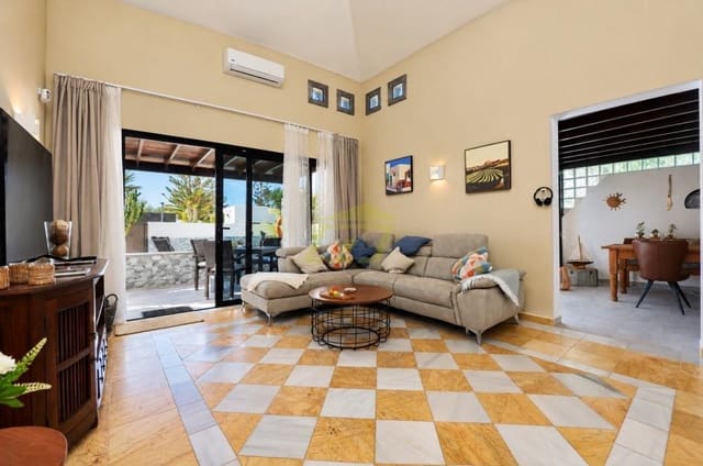2 soveværelse Villa til salg i Playa Blanca, Yaiza med swimmingpool - € 510.000 (Ref: 10154550)