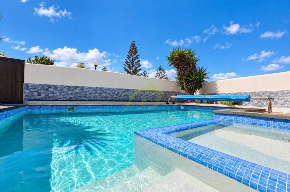 2 soveværelse Villa til salg i Playa Blanca med swimmingpool - € 510.000 (Ref: 10154550)
