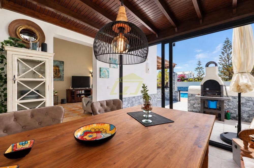 2 soveværelse Villa til salg i Playa Blanca med swimmingpool - € 510.000 (Ref: 10154550)