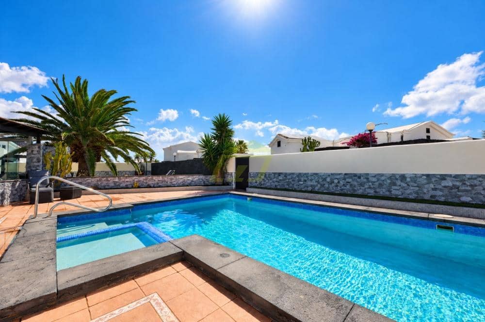 2 soveværelse Villa til salg i Playa Blanca med swimmingpool - € 510.000 (Ref: 10154550)