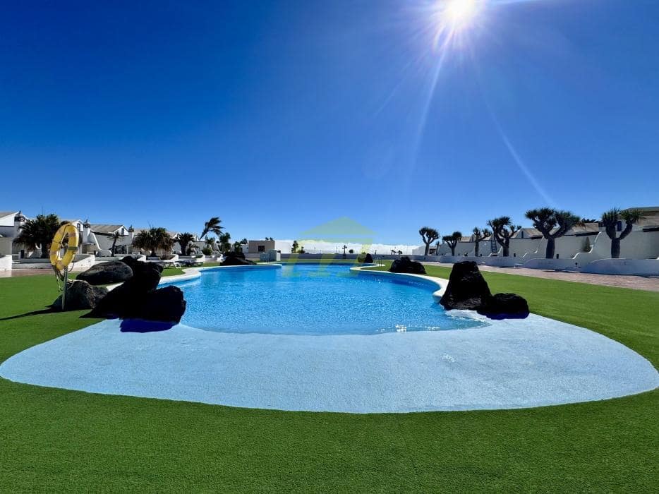 1 sovrum Bungalow till salu i Costa Teguise med pool - 220 000 € (Ref: 10157171)