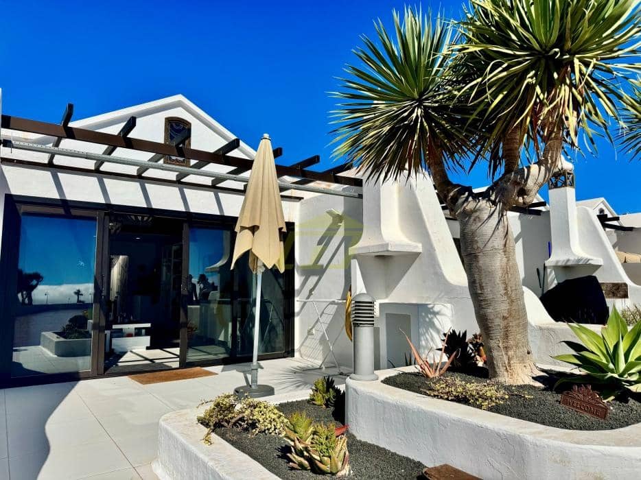 1 sovrum Bungalow till salu i Costa Teguise med pool - 220 000 € (Ref: 10157171)
