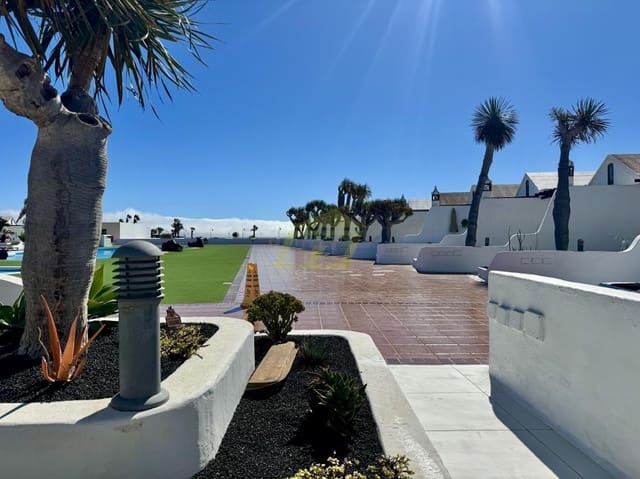 1 quarto Bungalow para venda em Costa Teguise, Teguise com piscina - 220 000 € (Ref: 10157171)