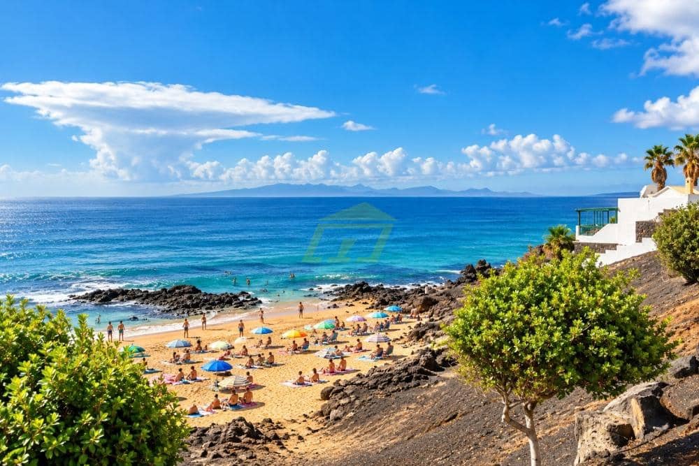 2 bedroom Apartment for sale in Puerto del Carmen - € 279,000 (Ref: 10157172)