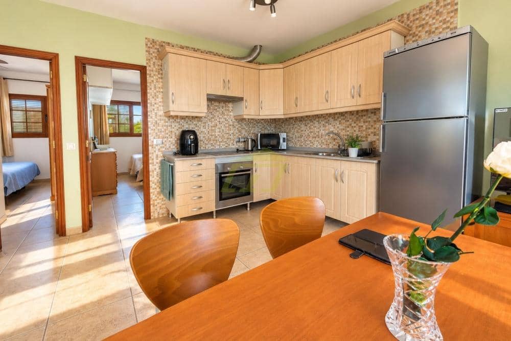 2 bedroom Apartment for sale in Puerto del Carmen - € 279,000 (Ref: 10157172)