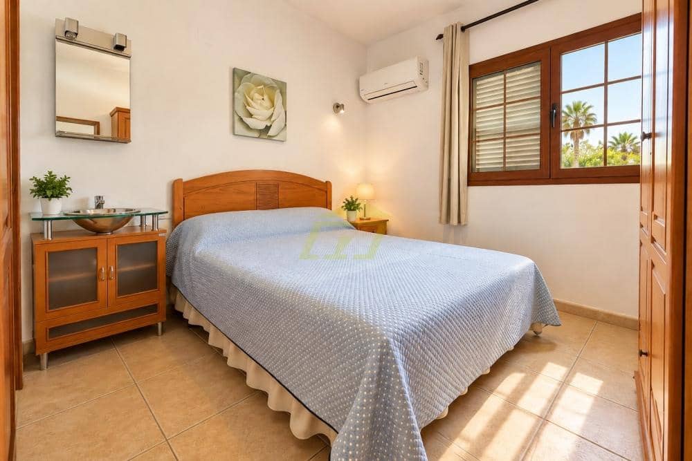 2 bedroom Apartment for sale in Puerto del Carmen - € 279,000 (Ref: 10157172)
