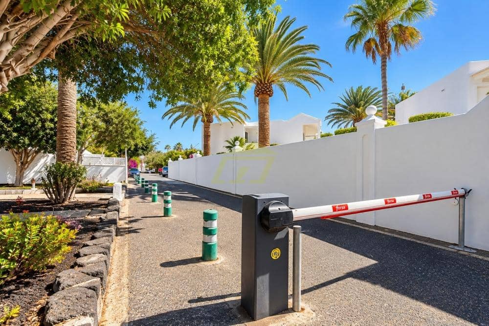 2 bedroom Apartment for sale in Puerto del Carmen - € 279,000 (Ref: 10157172)