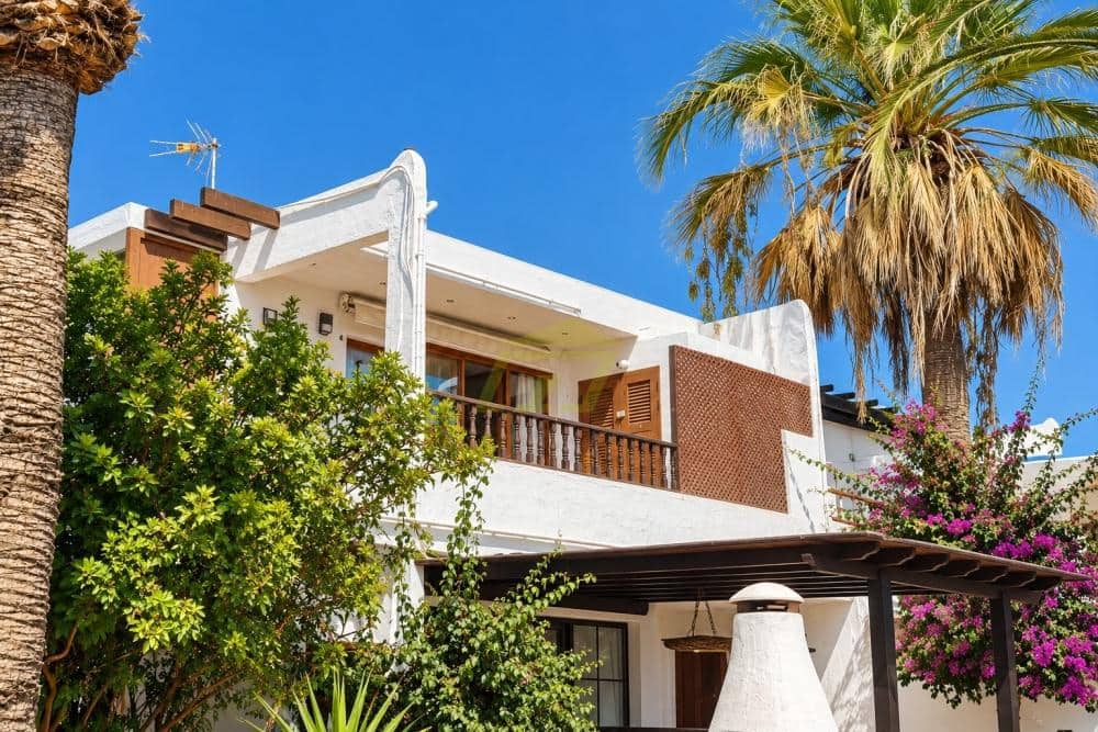2 bedroom Apartment for sale in Puerto del Carmen - € 279,000 (Ref: 10157172)