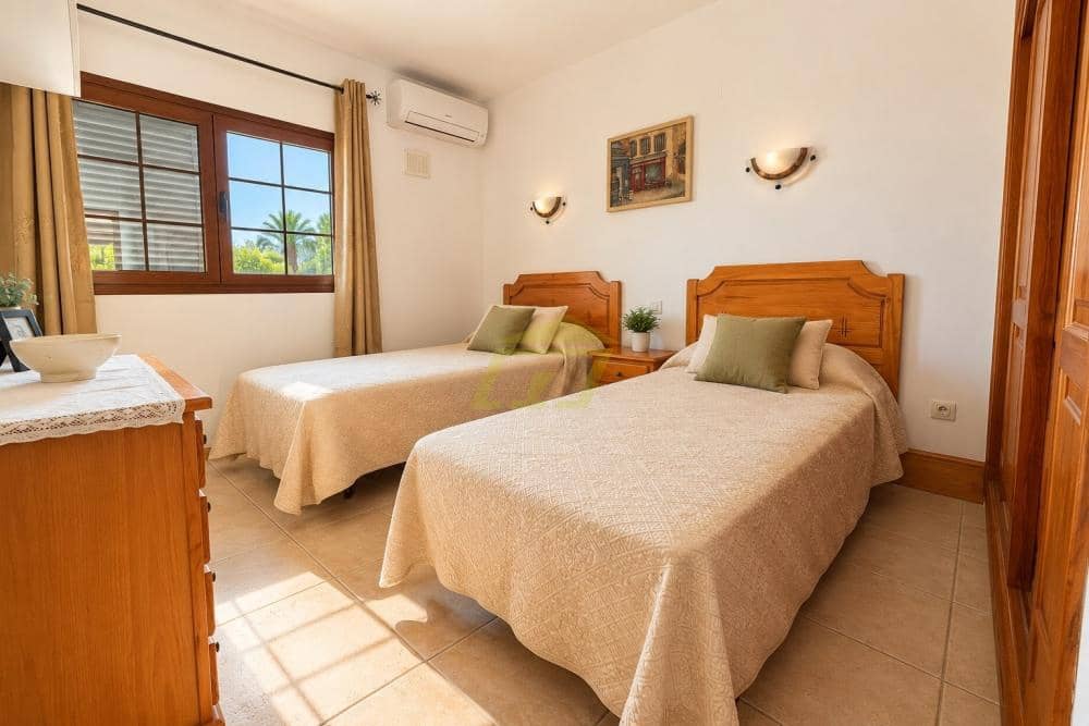 2 bedroom Apartment for sale in Puerto del Carmen - € 279,000 (Ref: 10157172)
