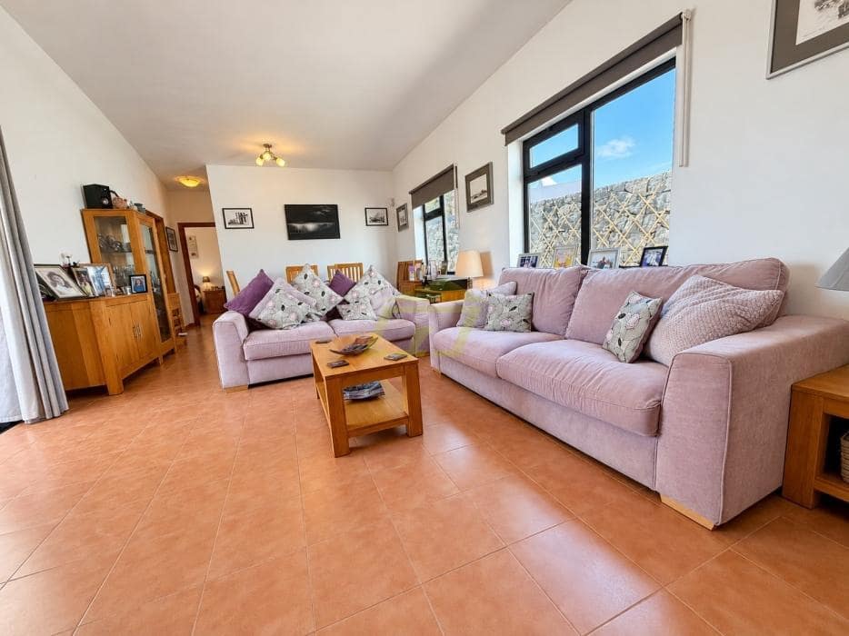 4 bedroom Villa for sale in Playa Blanca with pool garage - € 565,000 (Ref: 10160882)