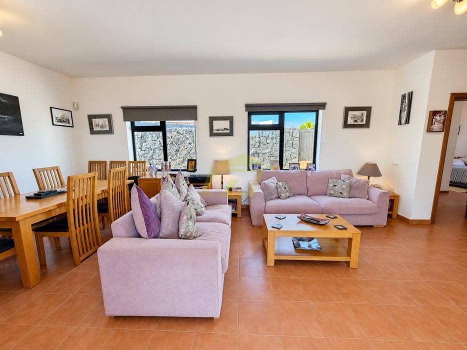 4 bedroom Villa for sale in Playa Blanca with pool garage - € 565,000 (Ref: 10160882)