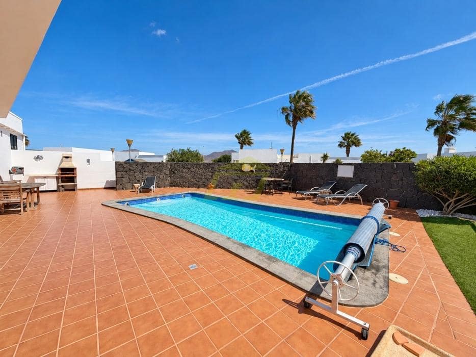 4 bedroom Villa for sale in Playa Blanca with pool garage - € 565,000 (Ref: 10160882)
