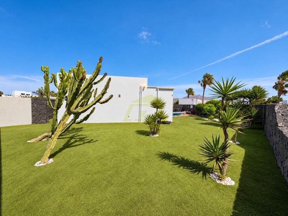 4 bedroom Villa for sale in Playa Blanca with pool garage - € 565,000 (Ref: 10160882)